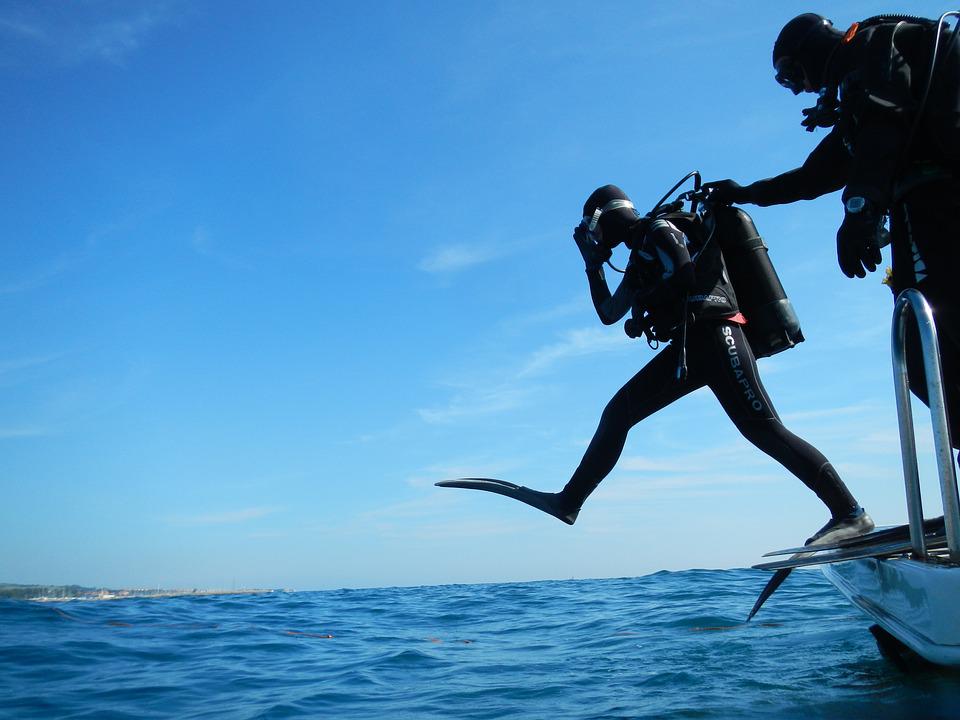 Idée cadeau aventure : pourquoi pas un baptême de plongée en méditerranée ?